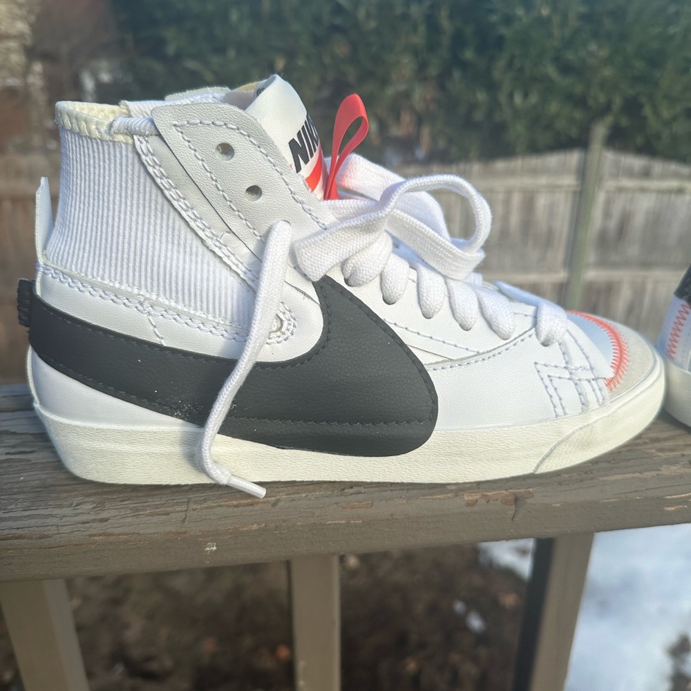 Nike Men's Blazer Mid 77 Jumbo sneakers, size 8. - Picture 2 of 5